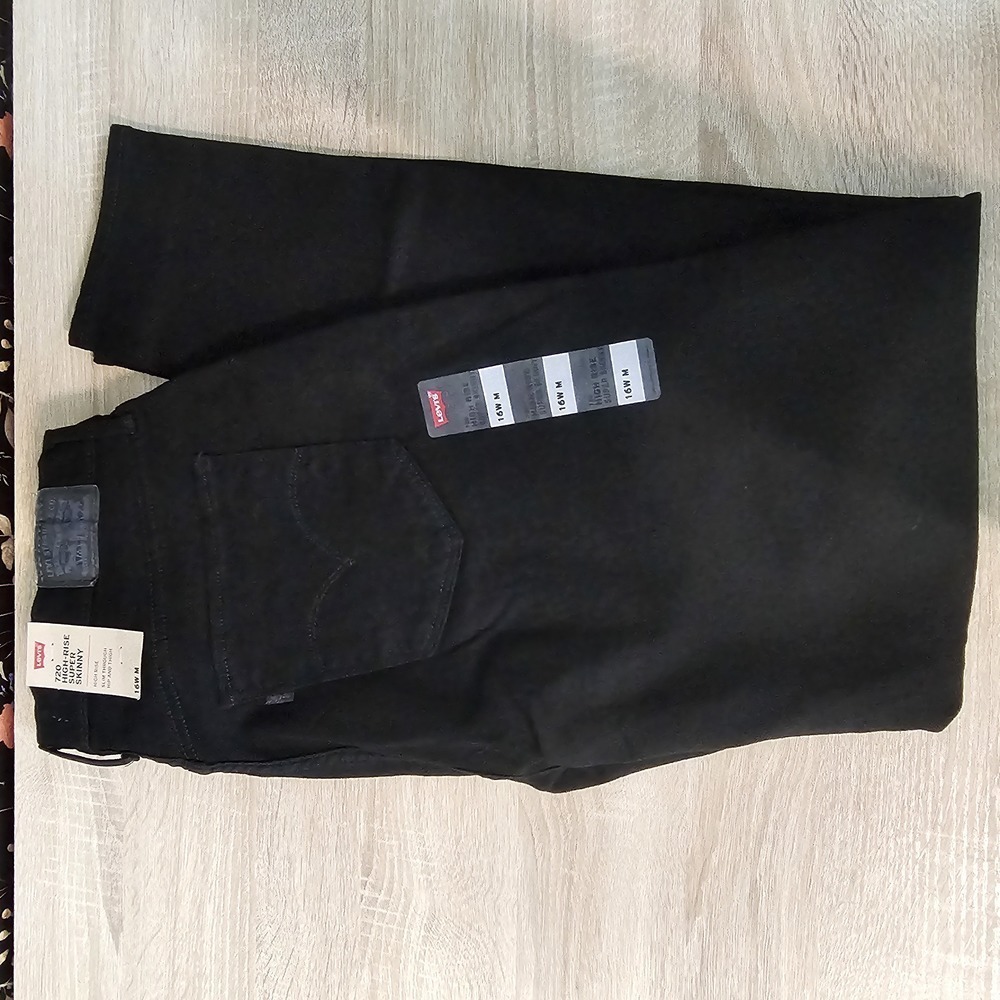 LEVI | SIGNATURE OFF WHITE HIRISE STRAIGHT LEG JEAN SIZE W33 \16